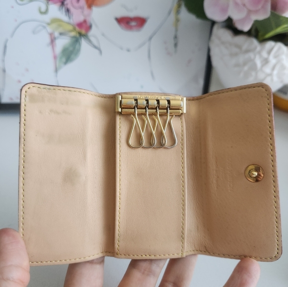 EUC LOUIS VUITTON Murakami Key Holder - Picture 3 of 10